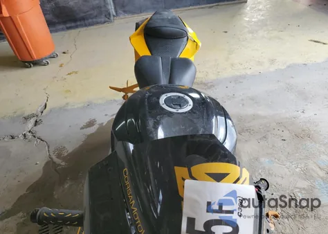 2017 Suzuki Gsx-R750 из США, поврежденный, VIN JS1GR7MA6H2100906